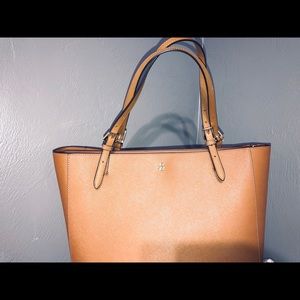 TB Robinson Tote. Like New